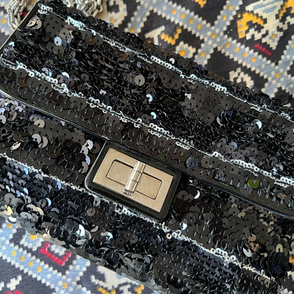 Authentic Chanel sequin handbag - Picture 14 of 15